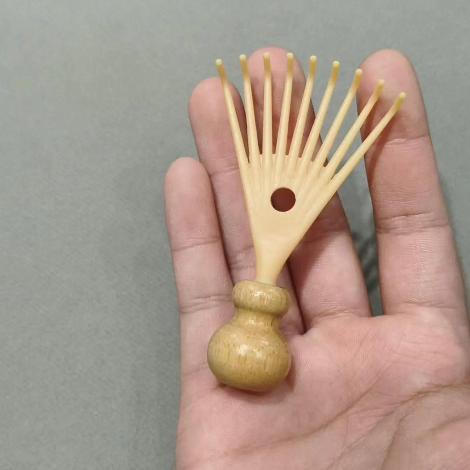 Scalp Massager Manual Head Relaxation Scratcher Scalp Massage Stimulator for Men Women Parents Mom Dad Home Office School Travel
Scalp Massager Manual Head Relaxation Scratcher Scalp Massage Stimulator for Men Women Parents Mom Dad Home Office School Travel