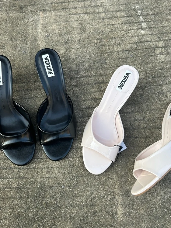 Trendy Brand Summer 2025 Outdoor Casual Simple Thin High Heel Sandals Women's Flat Slippers round Toe Rubber Sole Comfortable
Trendy Brand Summer 2025 Outdoor Casual Simple Thin High Heel Sandals Women's Flat Slippers round Toe Rubber Sole Comfortable