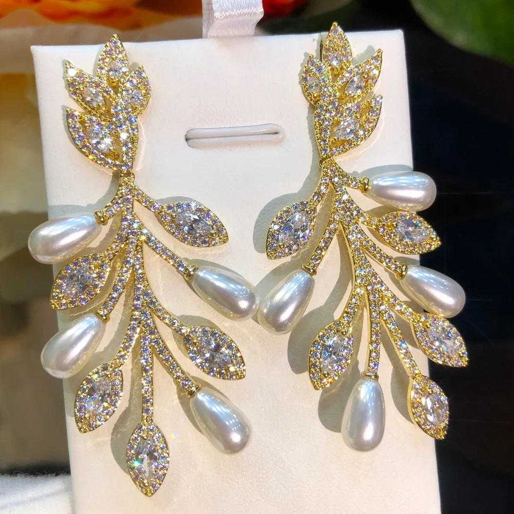 Soramoore Luxury Gorgeous Pearls Earrings for Women Bridal Wedding Party Occasion Top Shiny Jewelry Super Romantic Gift
Soramoore Luxury Gorgeous Pearls Earrings for Women Bridal Wedding Party Occasion Top Shiny Jewelry Super Romantic Gift