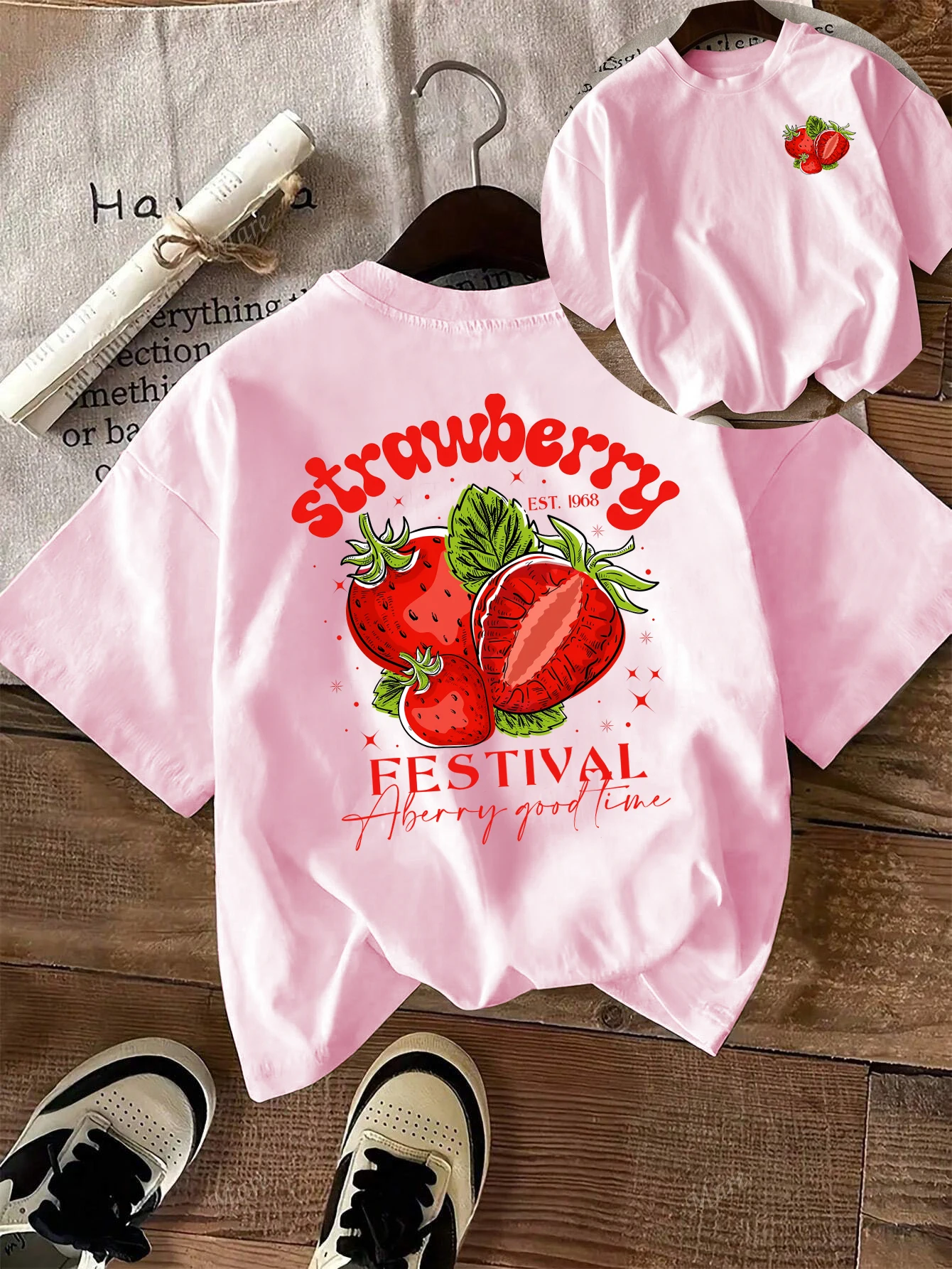 Футболки с принтом Strawberry Festival A Berry Good Time, женская хлопковая повседневная футболка, свободная одежда с круглым вырезом, Y2K, летняя одежда с коротким рукавом
Футболки с принтом Strawberry Festival A Berry Good Time, женская хлопковая повседневная футболка, свободная одежда с круглым вырезом, Y2K, летняя одежда с коротким рукавом