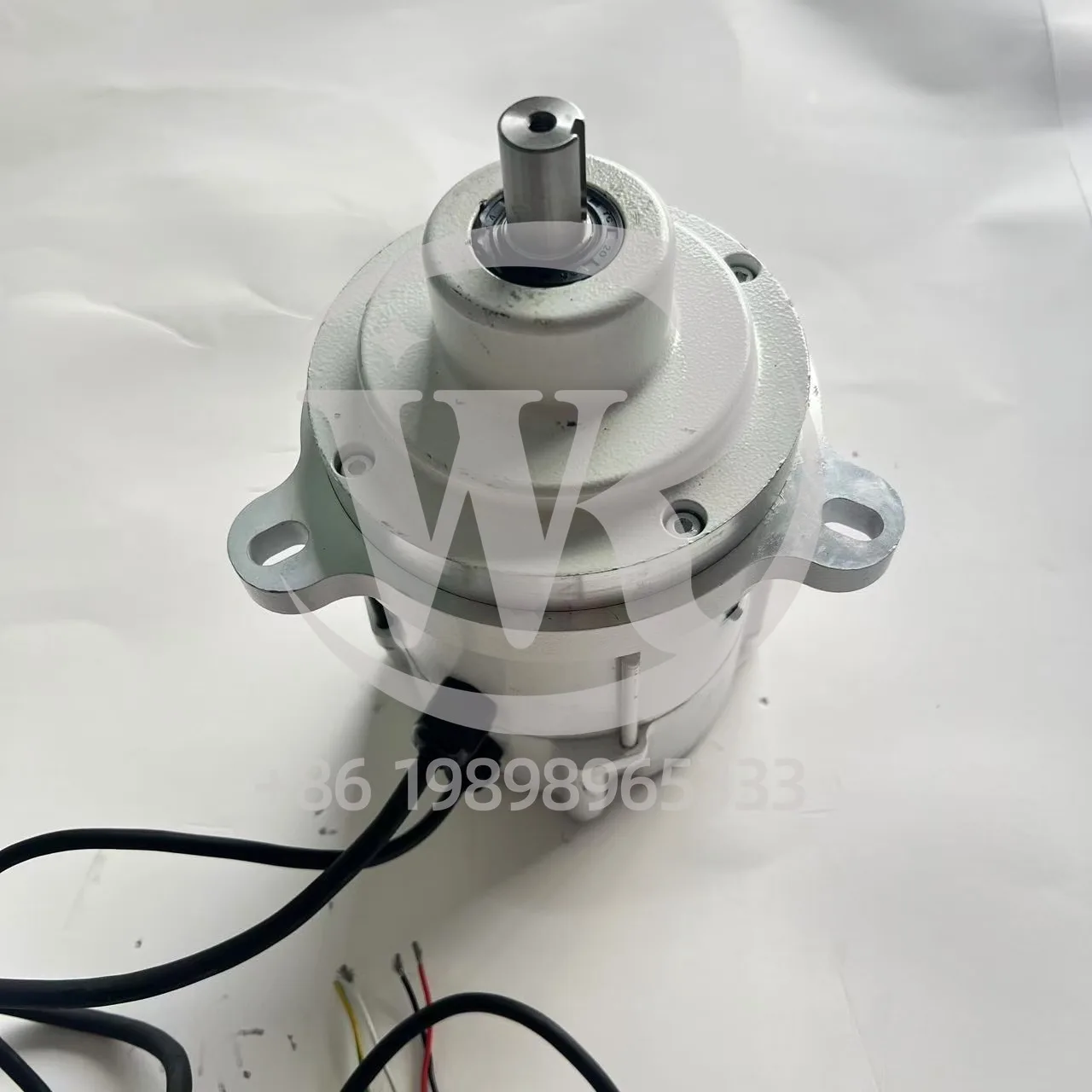 Высококачественный мотор водяного валика Komori Lithrone 2745045402 2745045T02 для запчастей Komori
Высококачественный мотор водяного валика Komori Lithrone 2745045402 2745045T02 для запчастей Komori