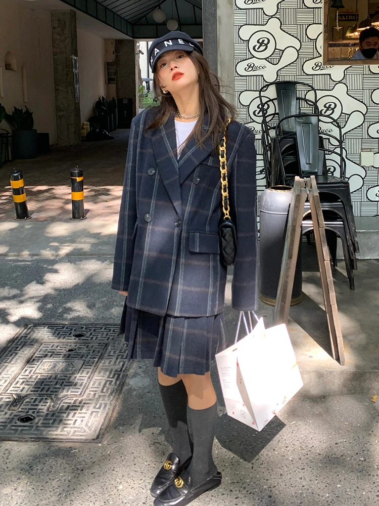 Autumn Winter Women's Checkered Woolen Coat And A-Line Skirt Two-Piece Suit Office Commute Style Fashionable Ensemble
Autumn Winter Women's Checkered Woolen Coat And A-Line Skirt Two-Piece Suit Office Commute Style Fashionable Ensemble