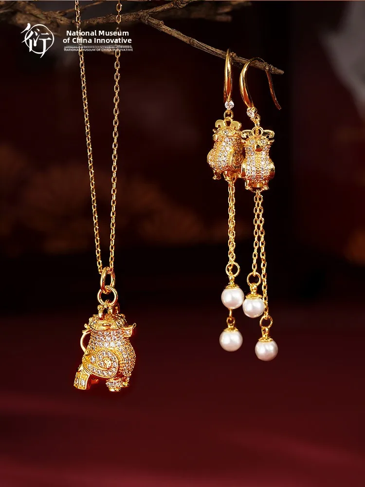 Exquisite Museum Bronze Owl Series Pearl Necklace And Earring Set Vintage Chinese Style Gift for Women Couple Festive Supplies
Exquisite Museum Bronze Owl Series Pearl Necklace And Earring Set Vintage Chinese Style Gift for Women Couple Festive Supplies