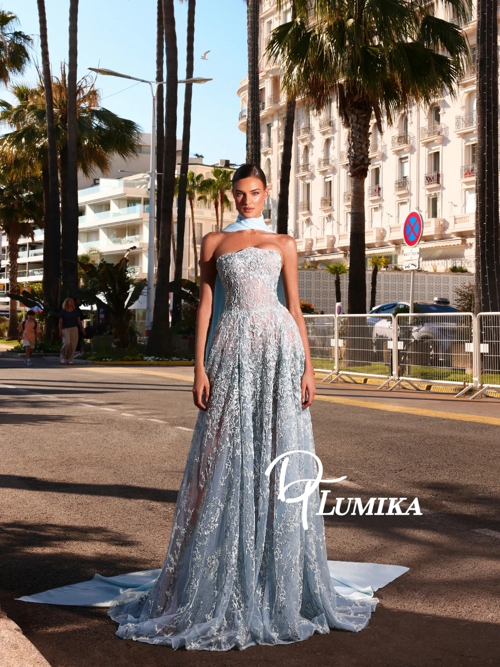Elegant Blue Strapless Evening Dress Statement Delicate Beaded A Line Prom Gown With Flowy Scarf Customized Birthday Party Wear
Elegant Blue Strapless Evening Dress Statement Delicate Beaded A Line Prom Gown With Flowy Scarf Customized Birthday Party Wear