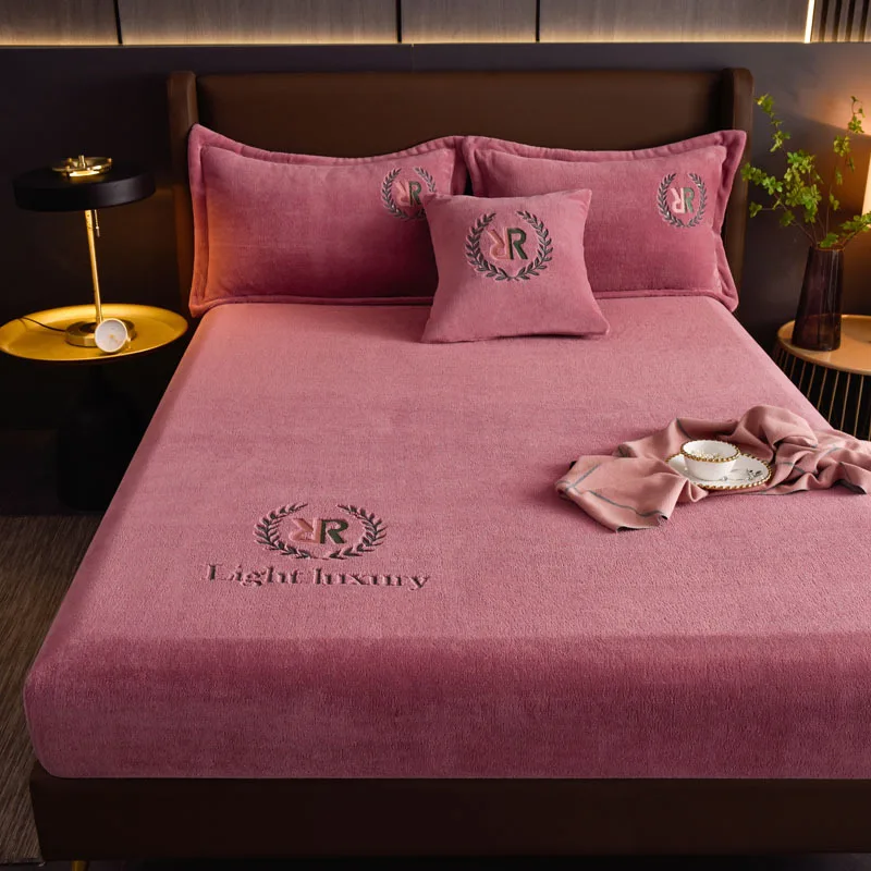 Customizable solid color embroidered milk fleece mattress three-piece set
Customizable solid color embroidered milk fleece mattress three-piece set