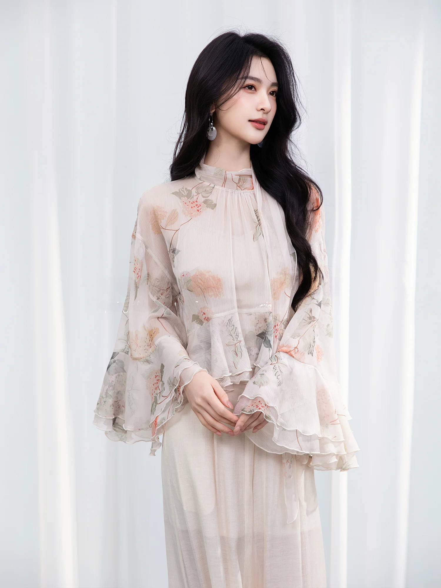 TOUCHIN HAUTE Fairylike Blouse Heavy Embellished Floral Print with Lace Trim See through Chiffon Long Sleeve round Neck Shirt
TOUCHIN HAUTE Fairylike Blouse Heavy Embellished Floral Print with Lace Trim See through Chiffon Long Sleeve round Neck Shirt