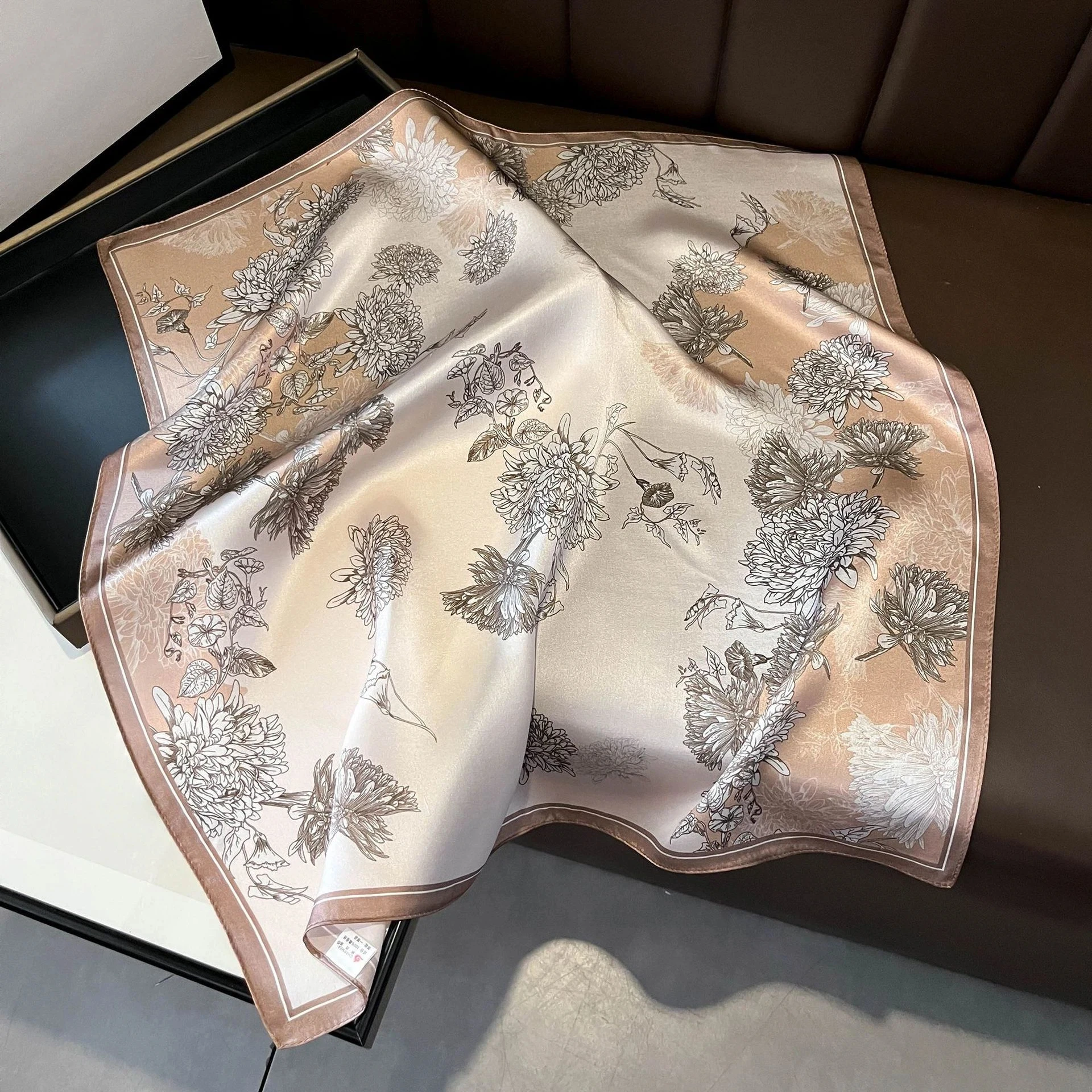 100% Natural Silk Square Scarf Women Hairband Foulard High Quality Elegant Bandana Scarves Female Neckerchief Headkerchief
100% Natural Silk Square Scarf Women Hairband Foulard High Quality Elegant Bandana Scarves Female Neckerchief Headkerchief