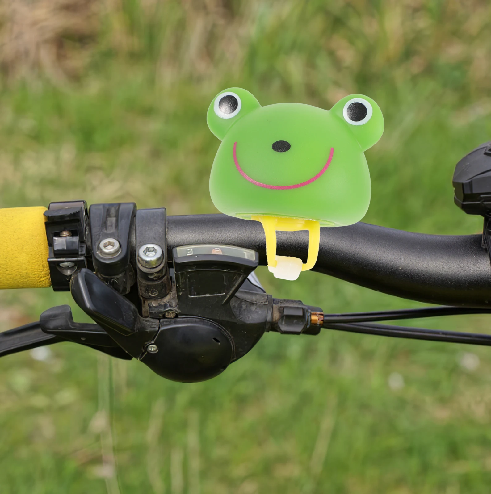 Children Bike Bell Cartoon Green Frog Practical Horn for Kids Suitable Mountain Road Bikes Portable Cycling Bike Horn
Children Bike Bell Cartoon Green Frog Practical Horn for Kids Suitable Mountain Road Bikes Portable Cycling Bike Horn