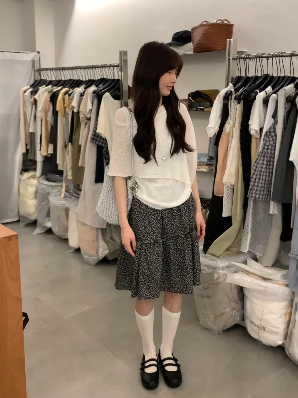 Korean Gentle Design Sense Uneven Coat Fake Two-Piece Knitted Top Women's Floral Half-Skirt Casual Fashion Set Summer Wear
Korean Gentle Design Sense Uneven Coat Fake Two-Piece Knitted Top Women's Floral Half-Skirt Casual Fashion Set Summer Wear