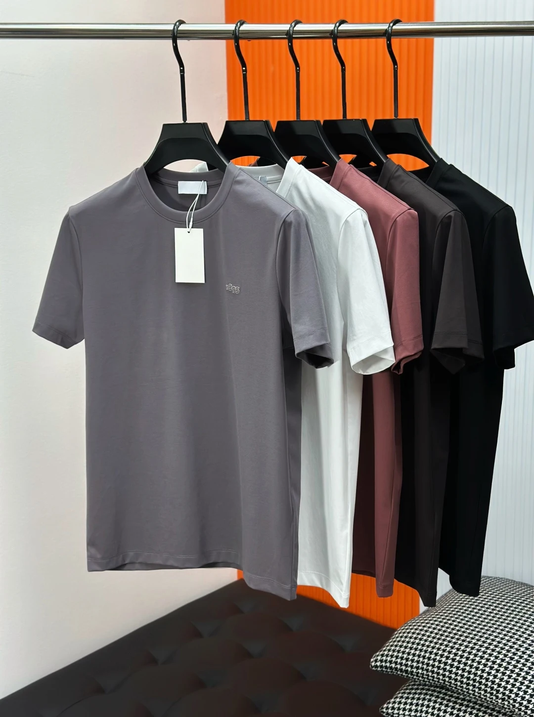 BLLIYOSS 1895 T-Shirt men Cotton 2026 SS New ventilate Casual half Sleeve Printing Decoration Old Money Essential Size: M-4XL
BLLIYOSS 1895 T-Shirt men Cotton 2026 SS New ventilate Casual half Sleeve Printing Decoration Old Money Essential Size: M-4XL