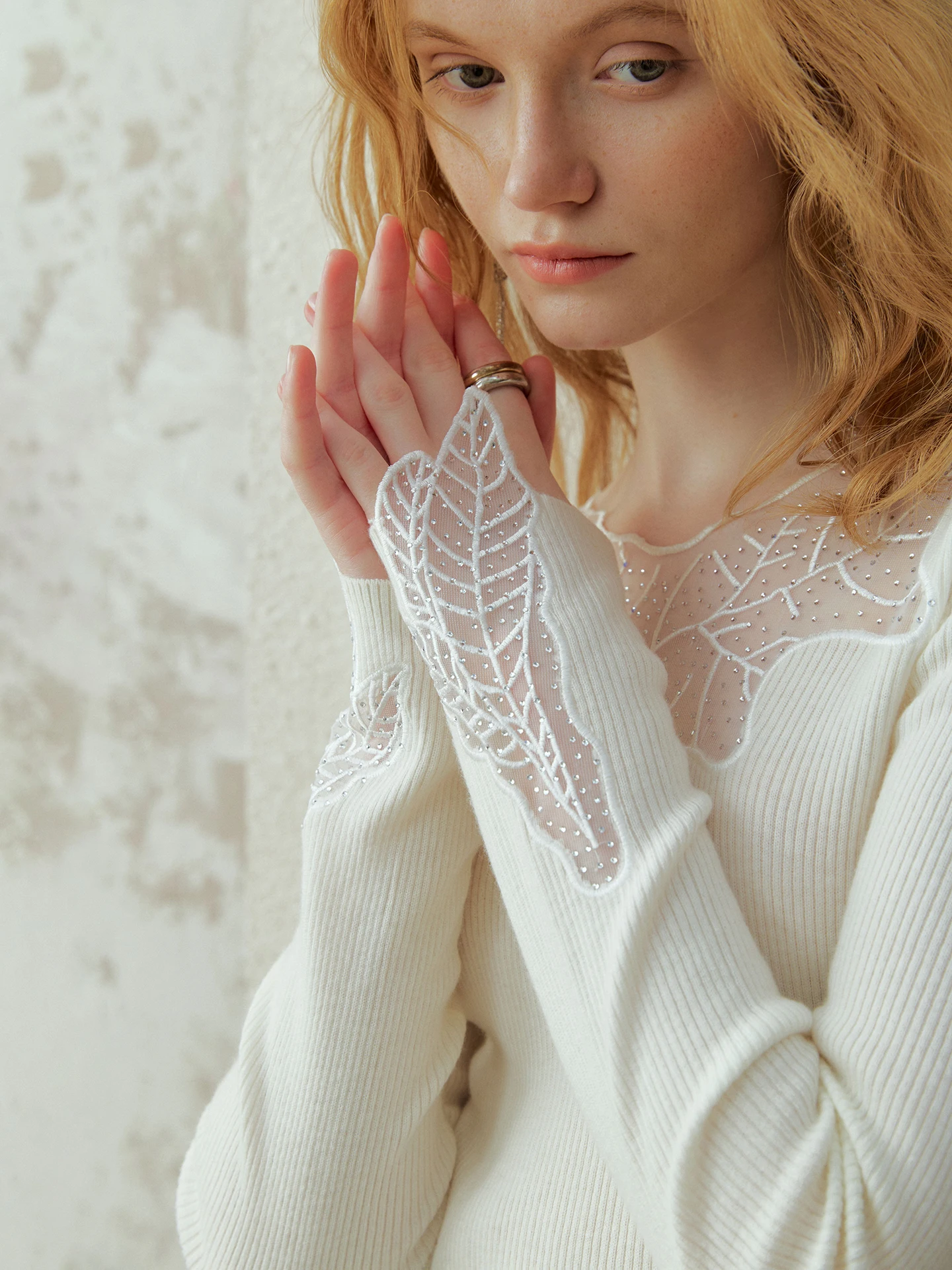 Женский весенний вязаный топ Ele Embroidered Me See-tough из шерстяной ткани с V-образным вырезом, длинными рукавами, облегающий, из мягкой ткани
Женский весенний вязаный топ Ele Embroidered Me See-tough из шерстяной ткани с V-образным вырезом, длинными рукавами, облегающий, из мягкой ткани