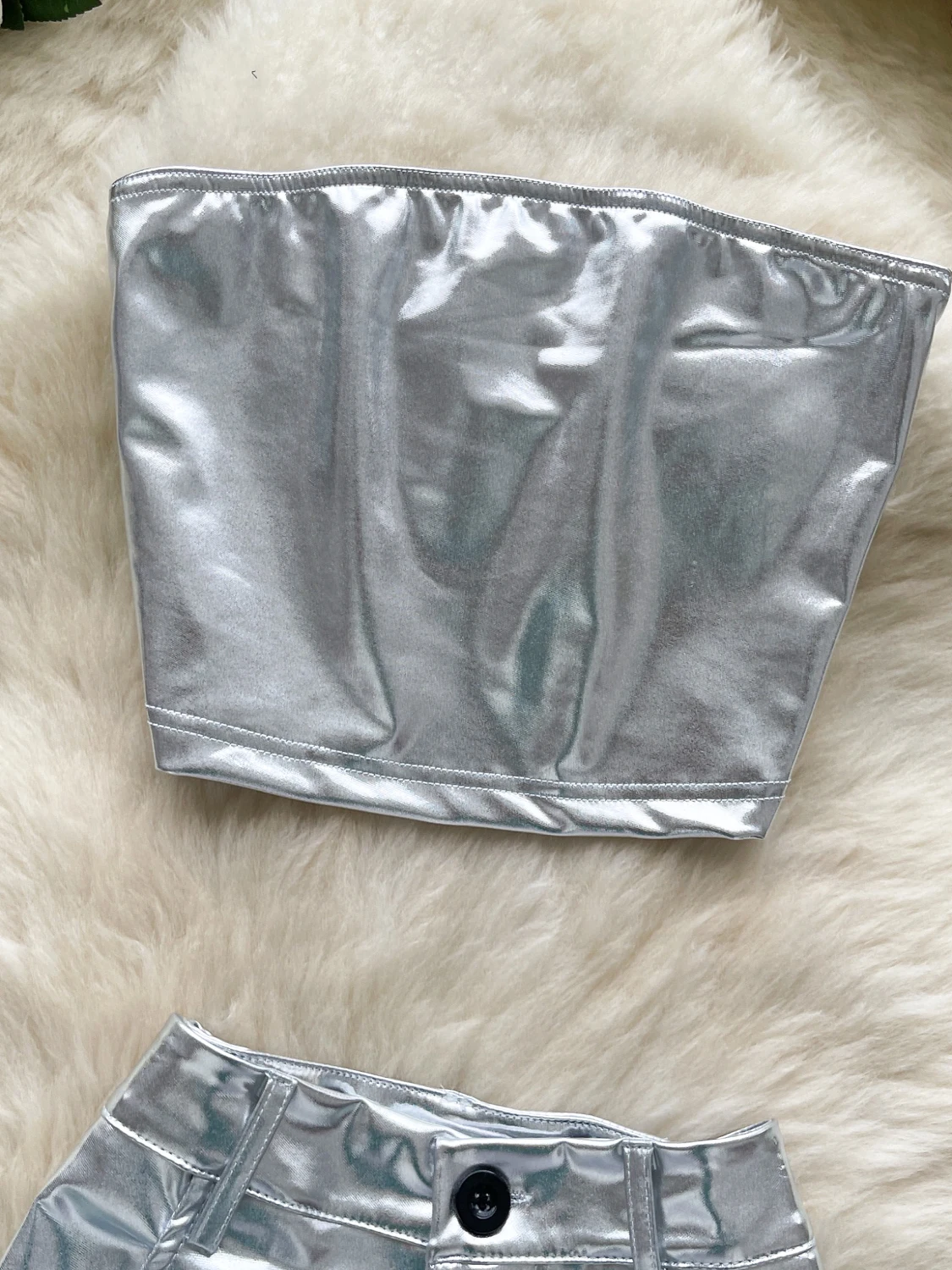 Hot Girl Club Set Women's Summer Metal Feel Tube Top High Waist Slim orts Trendy Ensemble for Young Adults Nightclub Wear
Hot Girl Club Set Women's Summer Metal Feel Tube Top High Waist Slim orts Trendy Ensemble for Young Adults Nightclub Wear