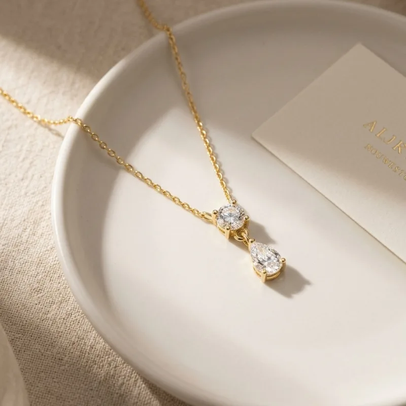 BR New Fashion S925 Silver Water Drop Moissanite Pendant Necklace, Minimalist High-End Accessory, Versatile Jewelry for Her
BR New Fashion S925 Silver Water Drop Moissanite Pendant Necklace, Minimalist High-End Accessory, Versatile Jewelry for Her