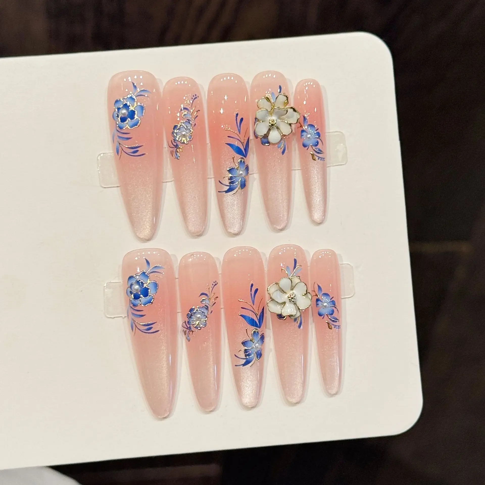 10pcs Handmade Long Stiletto Press On Nails Light Pink Cat Eye French Blue Flower Design Fake Nails Wearable Nails Art Tips Girl
10pcs Handmade Long Stiletto Press On Nails Light Pink Cat Eye French Blue Flower Design Fake Nails Wearable Nails Art Tips Girl