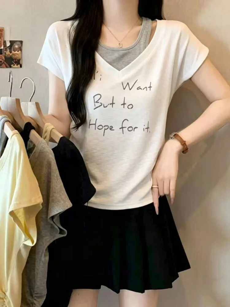 plus Size Summer Korean Design Color Block Letter Print Short Sleeve T-Shirt Fake Two-Piece Style Breathable Casual Top
plus Size Summer Korean Design Color Block Letter Print Short Sleeve T-Shirt Fake Two-Piece Style Breathable Casual Top