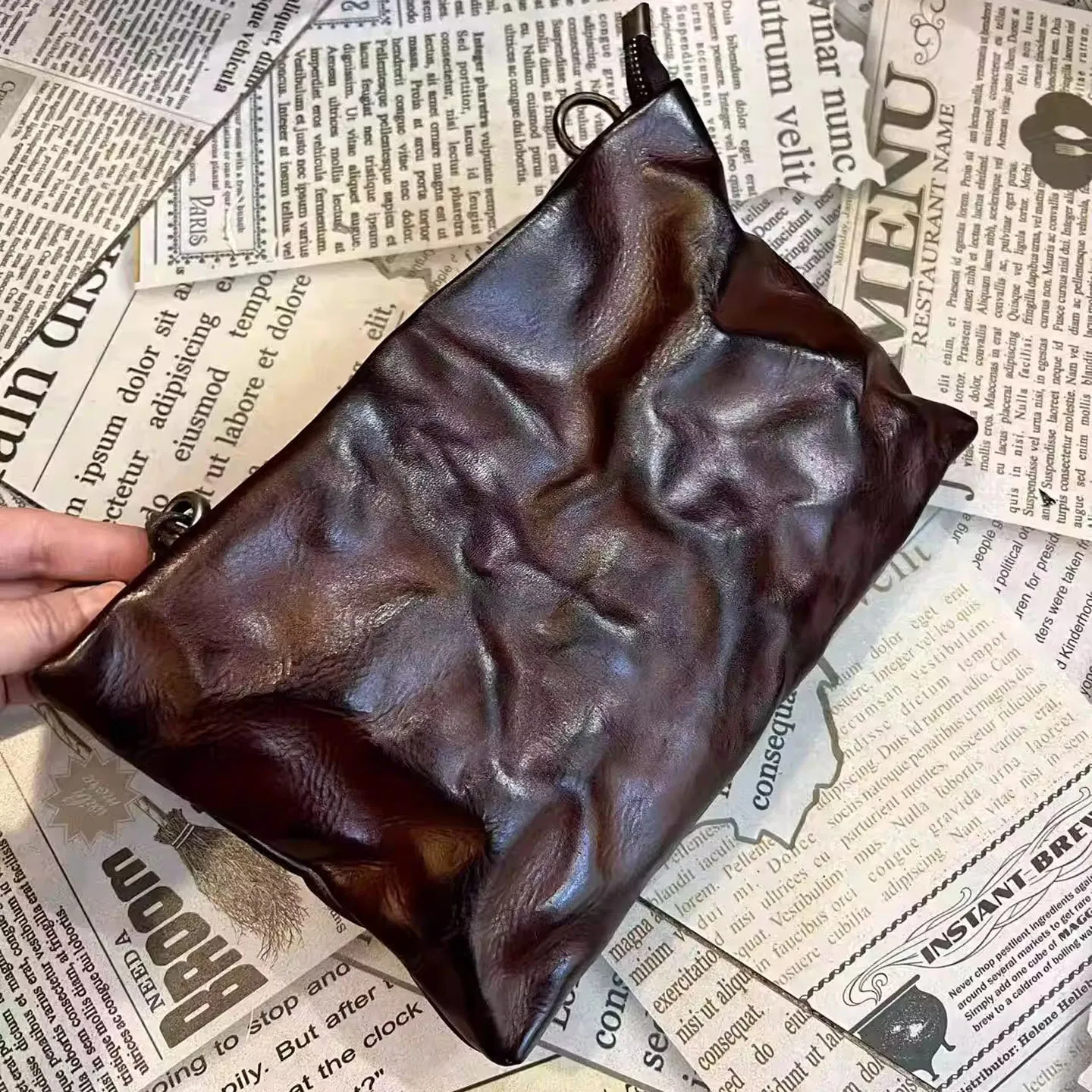 AETOO Cowhide handcrafted leather bags, pleated retro men's genuine leather men's bags, men's clutch bags, men's hand bags, men'
AETOO Cowhide handcrafted leather bags, pleated retro men's genuine leather men's bags, men's clutch bags, men's hand bags, men'