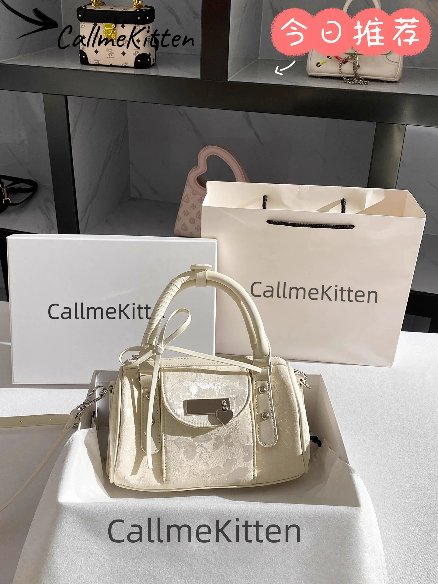 Popular and Shell Bag with Charming Decoration Butterfly Printing Women's High Quality Versatile Handheld Crossbody Bag
Popular and Shell Bag with Charming Decoration Butterfly Printing Women's High Quality Versatile Handheld Crossbody Bag
