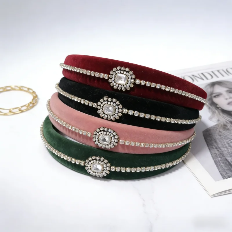 Женская бархатная повязка для волос с кристаллами, модный широкий обруч для волос, украшение для волос, повязка на голову со стразами, роскошные аксессуары для волос для женщин
Женская бархатная повязка для волос с кристаллами, модный широкий обруч для волос, украшение для волос, повязка на голову со стразами, роскошные аксессуары для волос для женщин