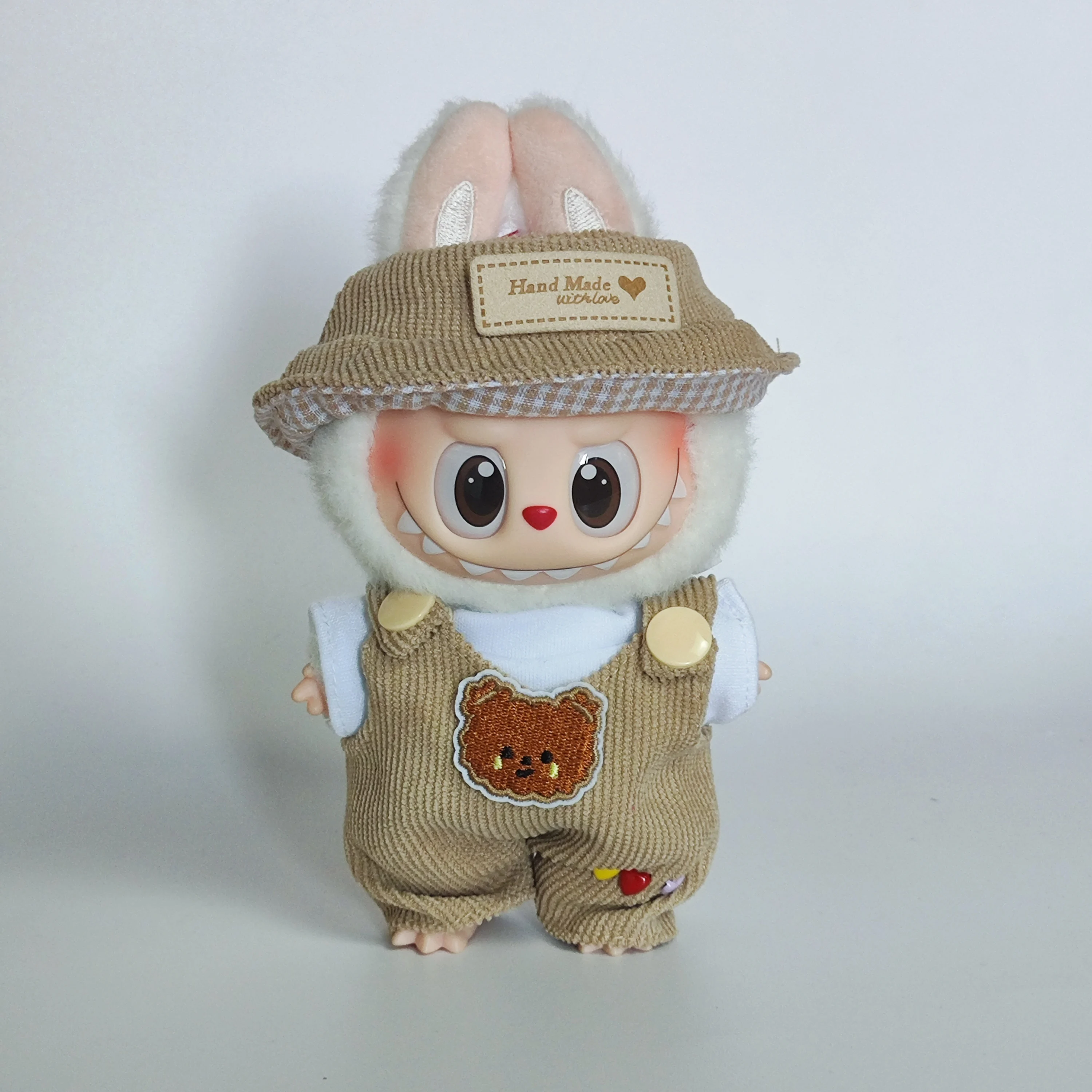 Модный комплект куклы Labubu, милая белая рубашка, шляпа, комбинезон с животными, аксессуары для кукольной одежды, подарок для куклы 17 см
Модный комплект куклы Labubu, милая белая рубашка, шляпа, комбинезон с животными, аксессуары для кукольной одежды, подарок для куклы 17 см