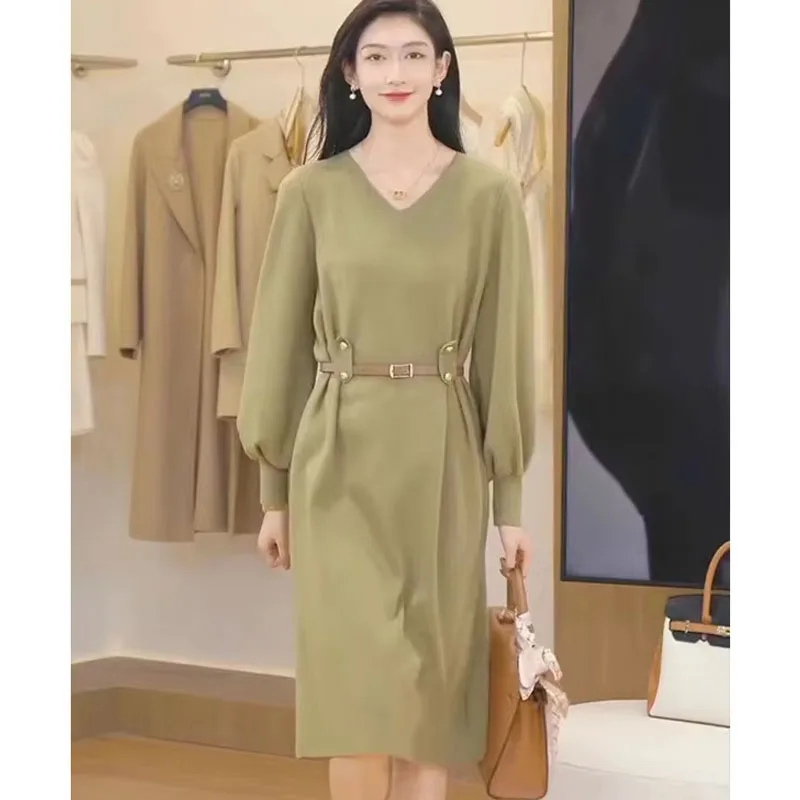 Women Temperament Grace Lantern Sleeve V-neck Dresses Autumn Winter Fashion Chic Belt Knitted Dress
Women Temperament Grace Lantern Sleeve V-neck Dresses Autumn Winter Fashion Chic Belt Knitted Dress