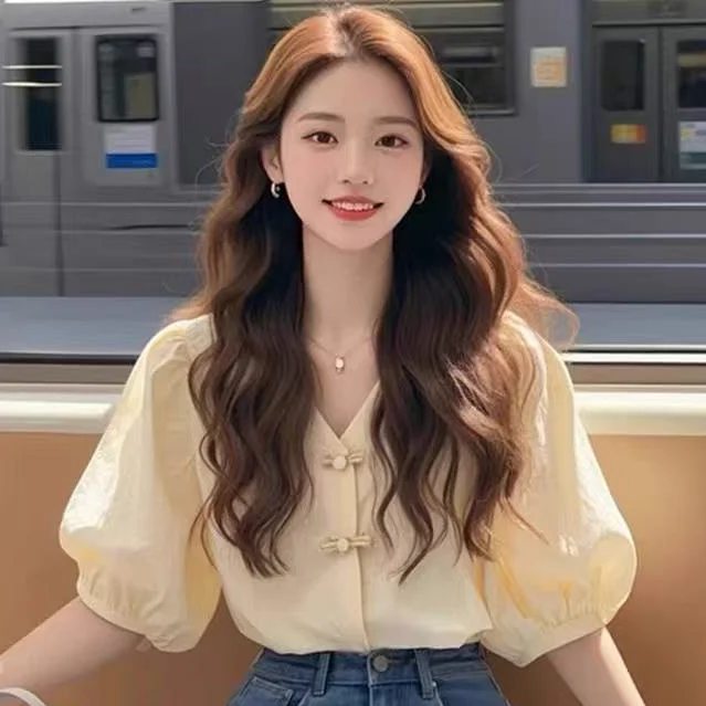 New Chinese Short-sleeved Shirt for Women in Summer Light Luxury High-end and Gentle Temperament French Puff Sleeve Button Top
New Chinese Short-sleeved Shirt for Women in Summer Light Luxury High-end and Gentle Temperament French Puff Sleeve Button Top