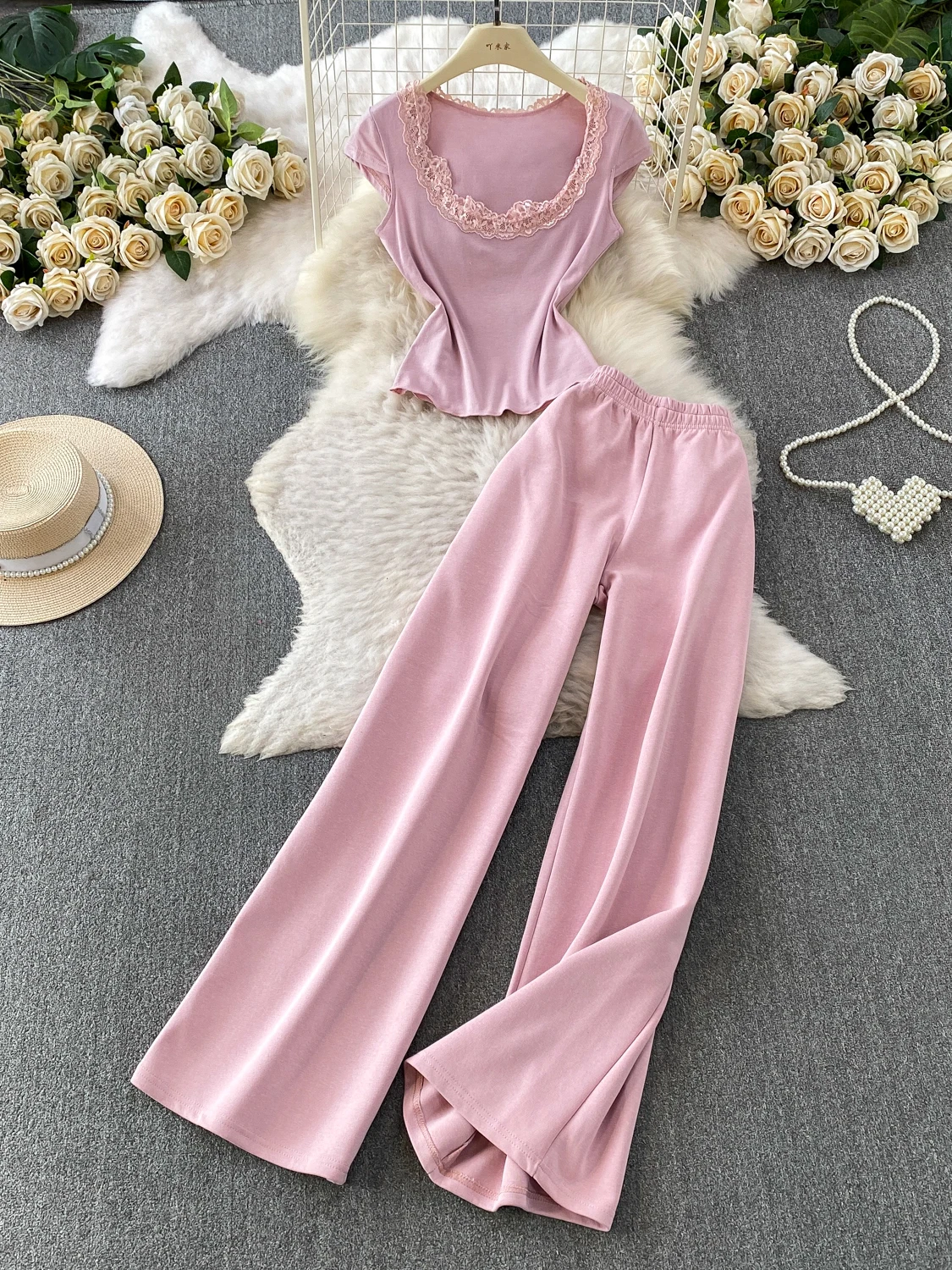 Casual Lace Splice U-Neck Sleeveless T-Shirt Top High Waist Wide Leg Pants Two-Piece Set Pure Desire Girl Style Knitted Dress
Casual Lace Splice U-Neck Sleeveless T-Shirt Top High Waist Wide Leg Pants Two-Piece Set Pure Desire Girl Style Knitted Dress