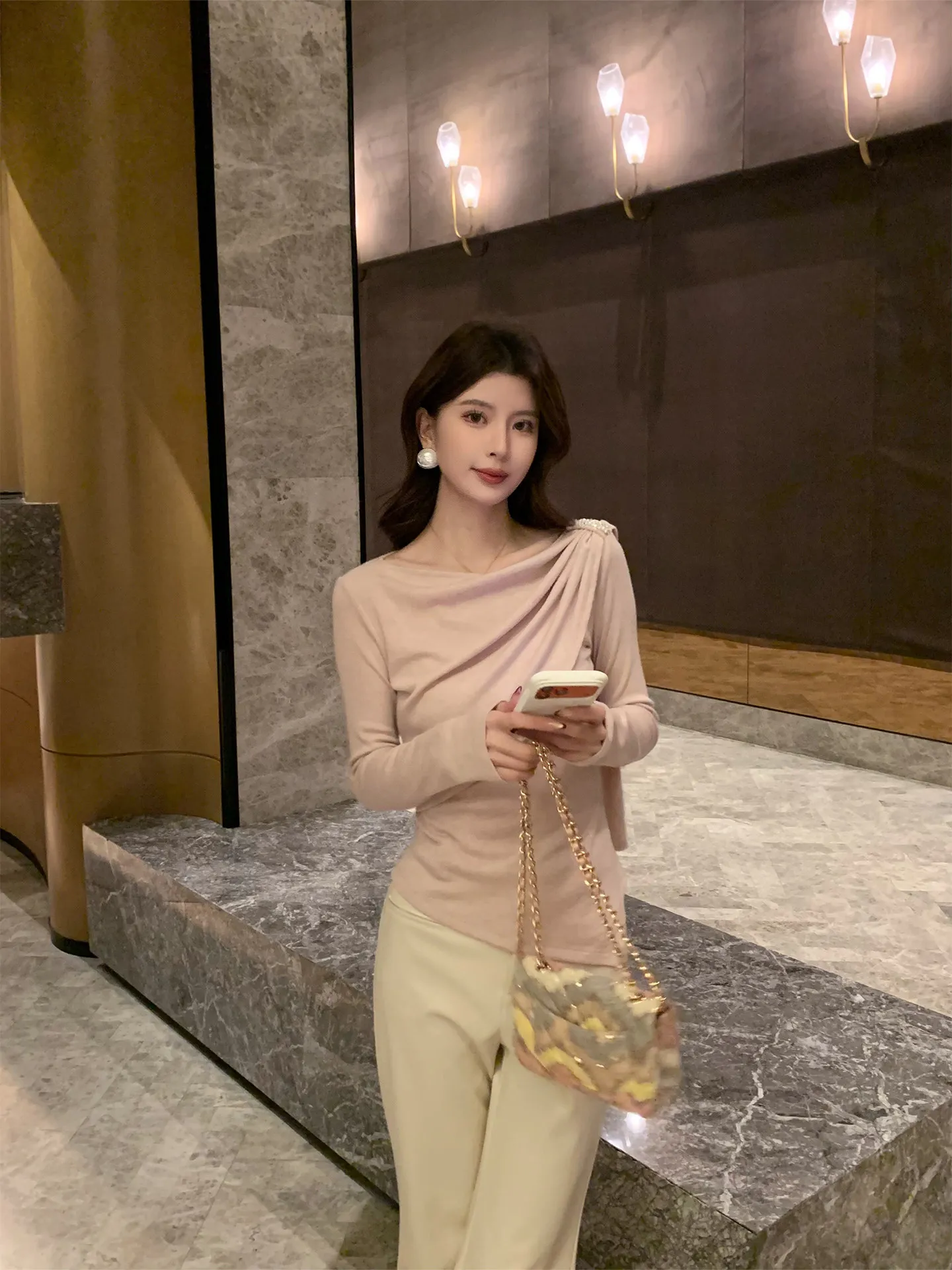 Kun Total【Sandalwood】Pink Knitted Base Shirt Women's Spring Waist-Cinching Slimming Inner Wear Top New Style Casual Fashion
Kun Total【Sandalwood】Pink Knitted Base Shirt Women's Spring Waist-Cinching Slimming Inner Wear Top New Style Casual Fashion