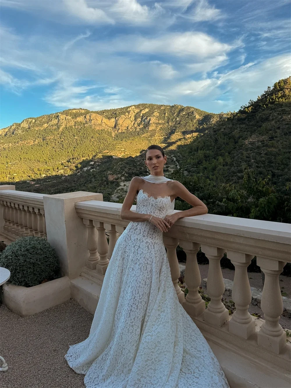 2026 Custom White A-Line Wedding Dress, Strapless Sleeveless Lace Flower Bridal Gown, Elegant Court Train.
2026 Custom White A-Line Wedding Dress, Strapless Sleeveless Lace Flower Bridal Gown, Elegant Court Train.
