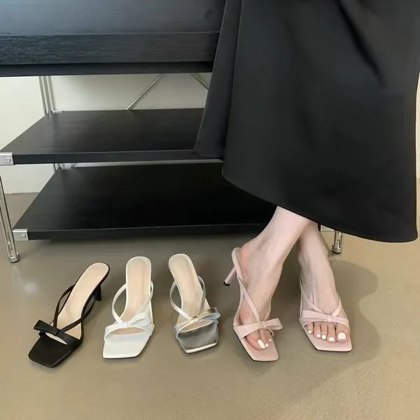 Весенне-осенняя одежда, женские тапочки, новые римские квадратные сандалии с узором «елочка», французские сандалии на высоком каблуке для первого года
Весенне-осенняя одежда, женские тапочки, новые римские квадратные сандалии с узором «елочка», французские сандалии на высоком каблуке для первого года