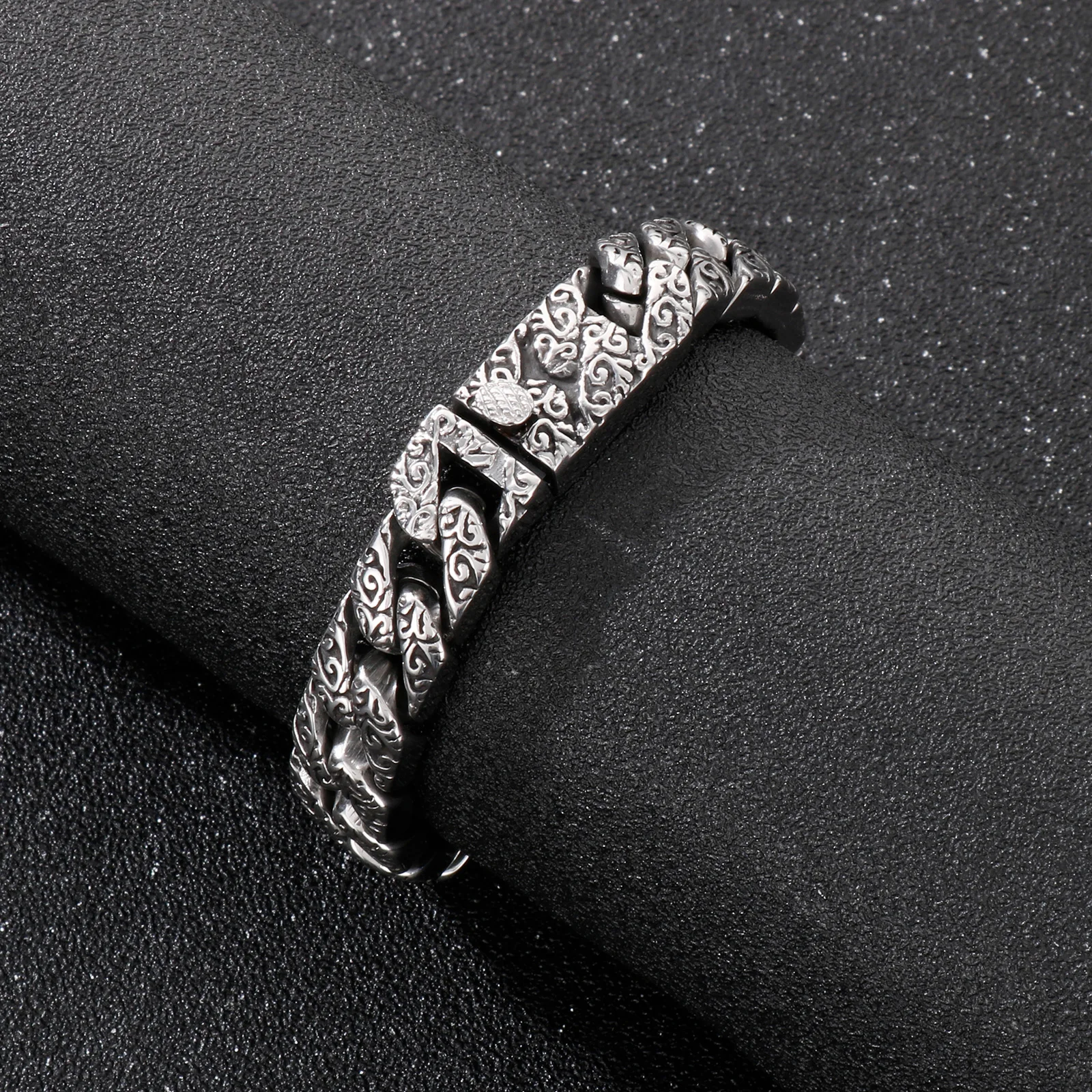 Domineering Stainless Steel Bracelet Men's Men's Chain Bracelets Metal Bracelet's Pattern Hand Jewelry for Boyfriend
Domineering Stainless Steel Bracelet Men's Men's Chain Bracelets Metal Bracelet's Pattern Hand Jewelry for Boyfriend