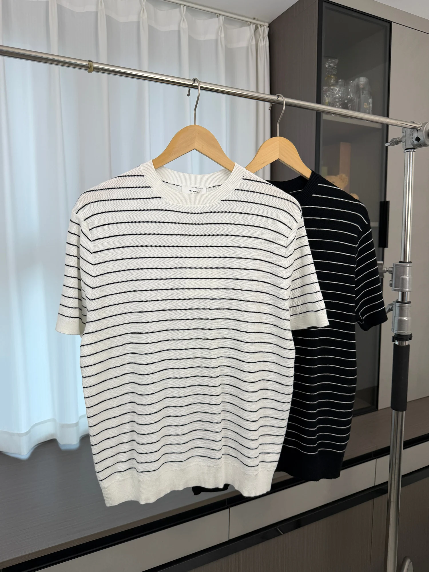 Skin-friendly Breathable Men's Knitted Short Sleeve T-shirt Slim Fit Comfortable Spring Summer Thin Casual Stripe Design
Skin-friendly Breathable Men's Knitted Short Sleeve T-shirt Slim Fit Comfortable Spring Summer Thin Casual Stripe Design