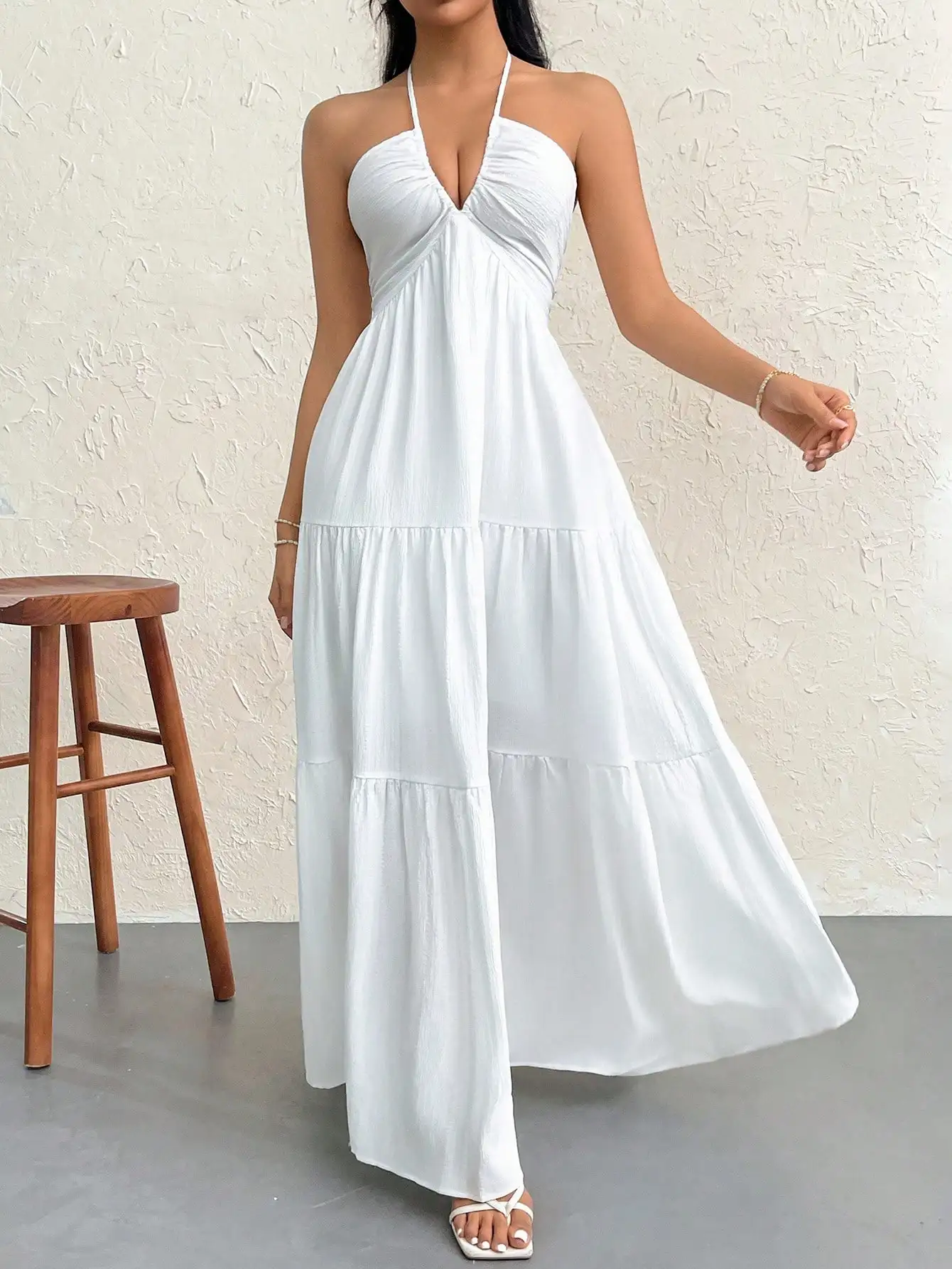 Women's White Halter V-Neck Tiered Maxi Dress for Summer Beach Vacation
Women's White Halter V-Neck Tiered Maxi Dress for Summer Beach Vacation