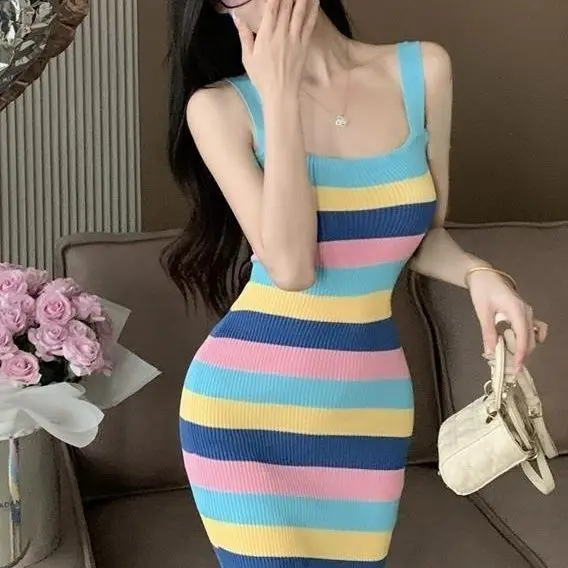 Celebrity stitching contrast striped knit sling dress women slim tight hip bag
Celebrity stitching contrast striped knit sling dress women slim tight hip bag