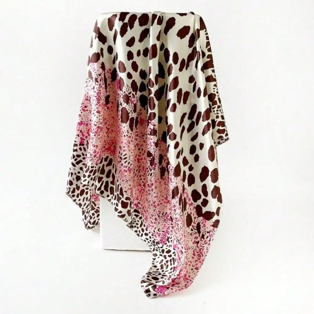 1PC Women's Fashion Leopard Print Scarf, Fashion Printed Square Scarf, Four Seasons Versatile Casual Polyester Scarf European and American Splicing Color 90cm Satin Square Scarf
1PC Women's Fashion Leopard Print Scarf, Fashion Printed Square Scarf, Four Seasons Versatile Casual Polyester Scarf European and American Splicing Color 90cm Satin Square Scarf