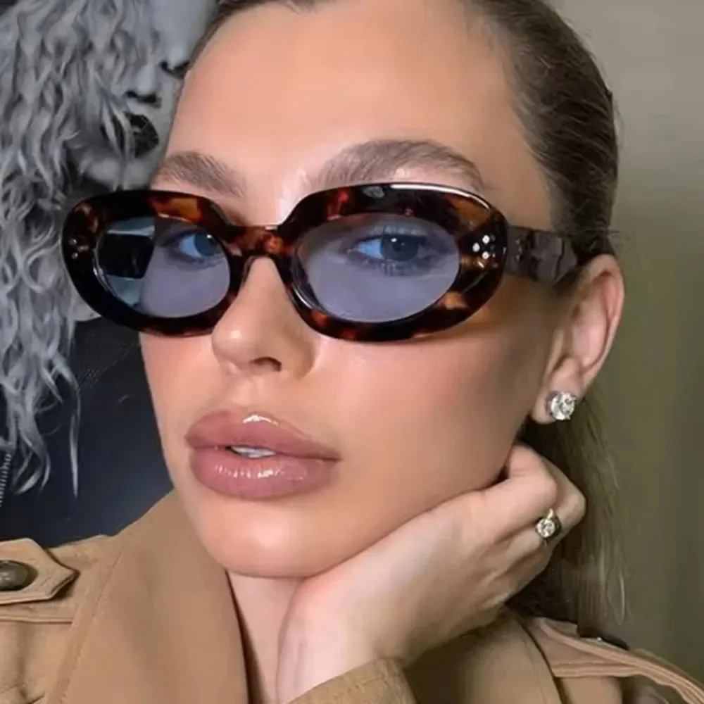 Oval Small Frame Women Fashion Sunglasses Shades UV400 Retro Punk Rivets Men Sun Glasses for Girls
Oval Small Frame Women Fashion Sunglasses Shades UV400 Retro Punk Rivets Men Sun Glasses for Girls