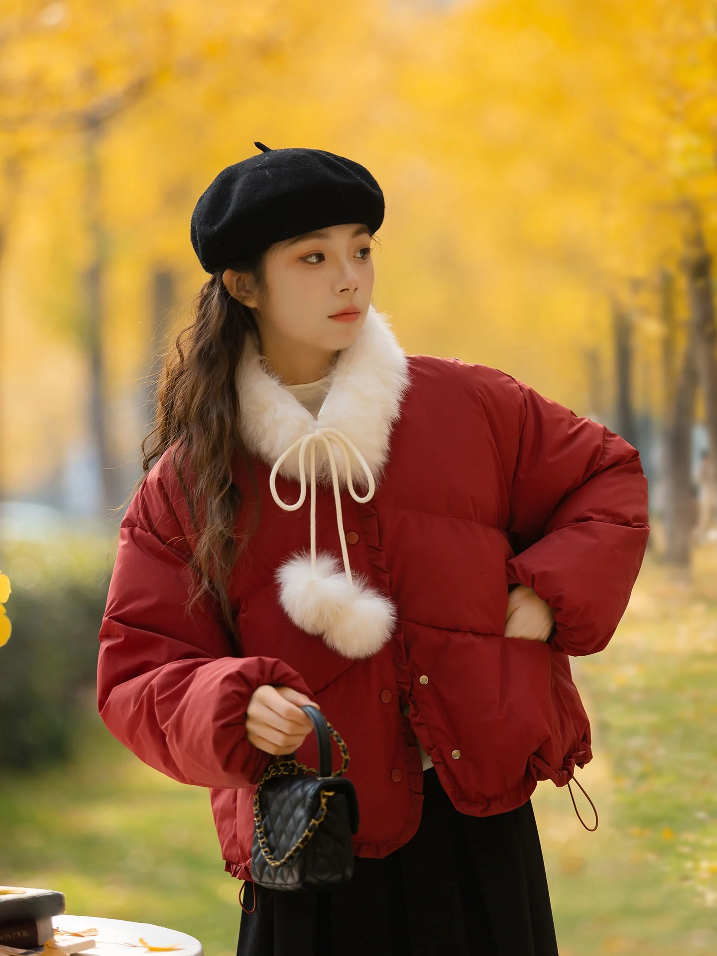 Красное стеганое пуховое пальто для женщин с меховым воротником, свободного кроя, на пуху, для зимы и Нового года
Красное стеганое пуховое пальто для женщин с меховым воротником, свободного кроя, на пуху, для зимы и Нового года