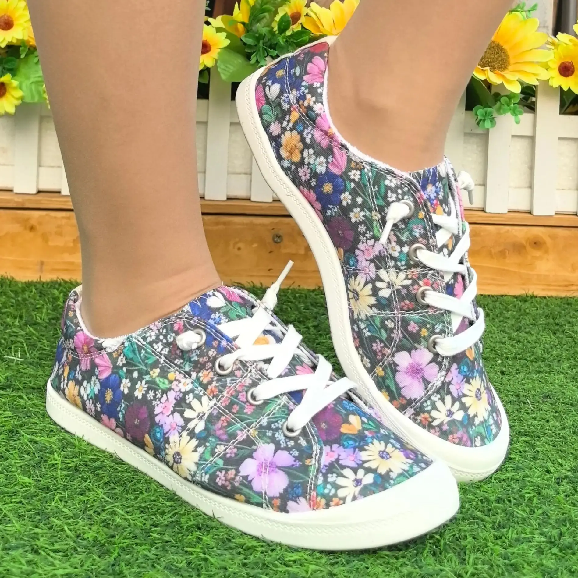Women's New Summer Style Four-Season Fashion Small Floral Trbottomyy Printed Casual Shoes, Comfortable Shallow Mouth Low-Cut Soft Sole Lightweight Breathable Large Size Women's Shoes
Women's New Summer Style Four-Season Fashion Small Floral Trbottomyy Printed Casual Shoes, Comfortable Shallow Mouth Low-Cut Soft Sole Lightweight Breathable Large Size Women's Shoes