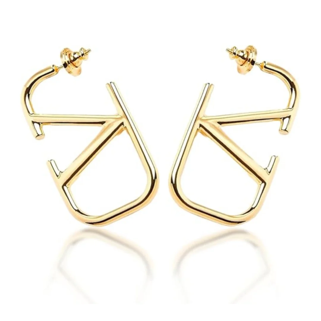 Luxury Designer Gold Letter V Stud Earrings for Women 14K Gold plated Skin friendly Fashion Jewelry Gift for Women
Luxury Designer Gold Letter V Stud Earrings for Women 14K Gold plated Skin friendly Fashion Jewelry Gift for Women