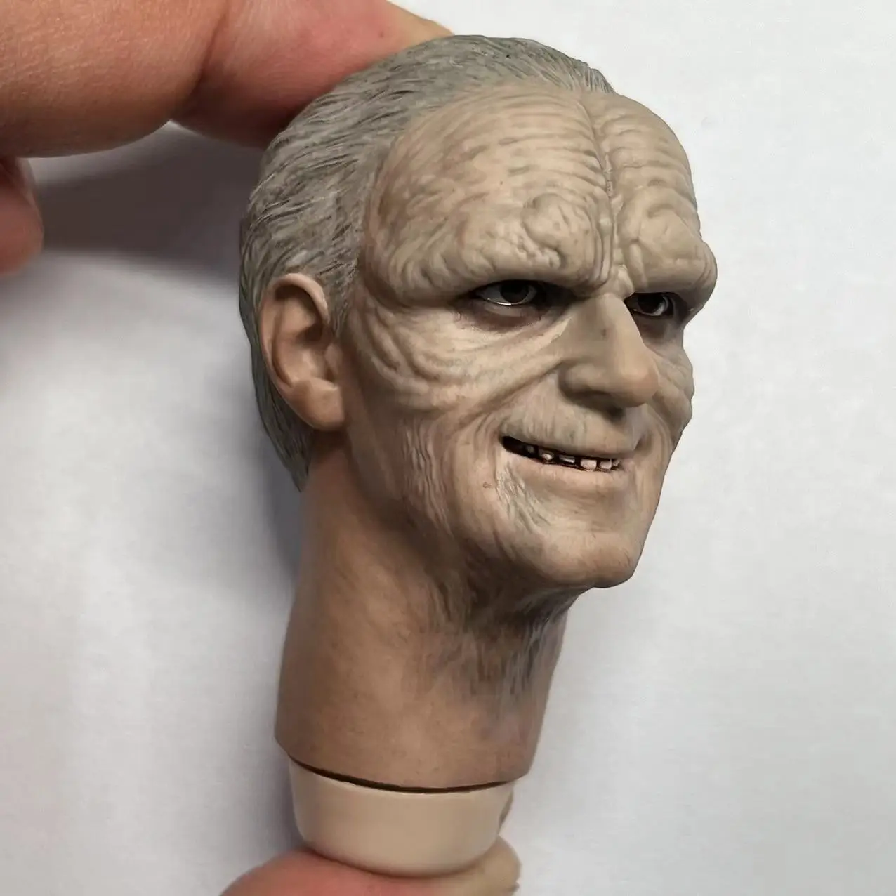 1/6 Scale Sith King Ian McDiarmid Head Sculpt PVC Anime Doll Male Soldier Head Carving Fit 12'' Action Figure Body Dolls
1/6 Scale Sith King Ian McDiarmid Head Sculpt PVC Anime Doll Male Soldier Head Carving Fit 12'' Action Figure Body Dolls