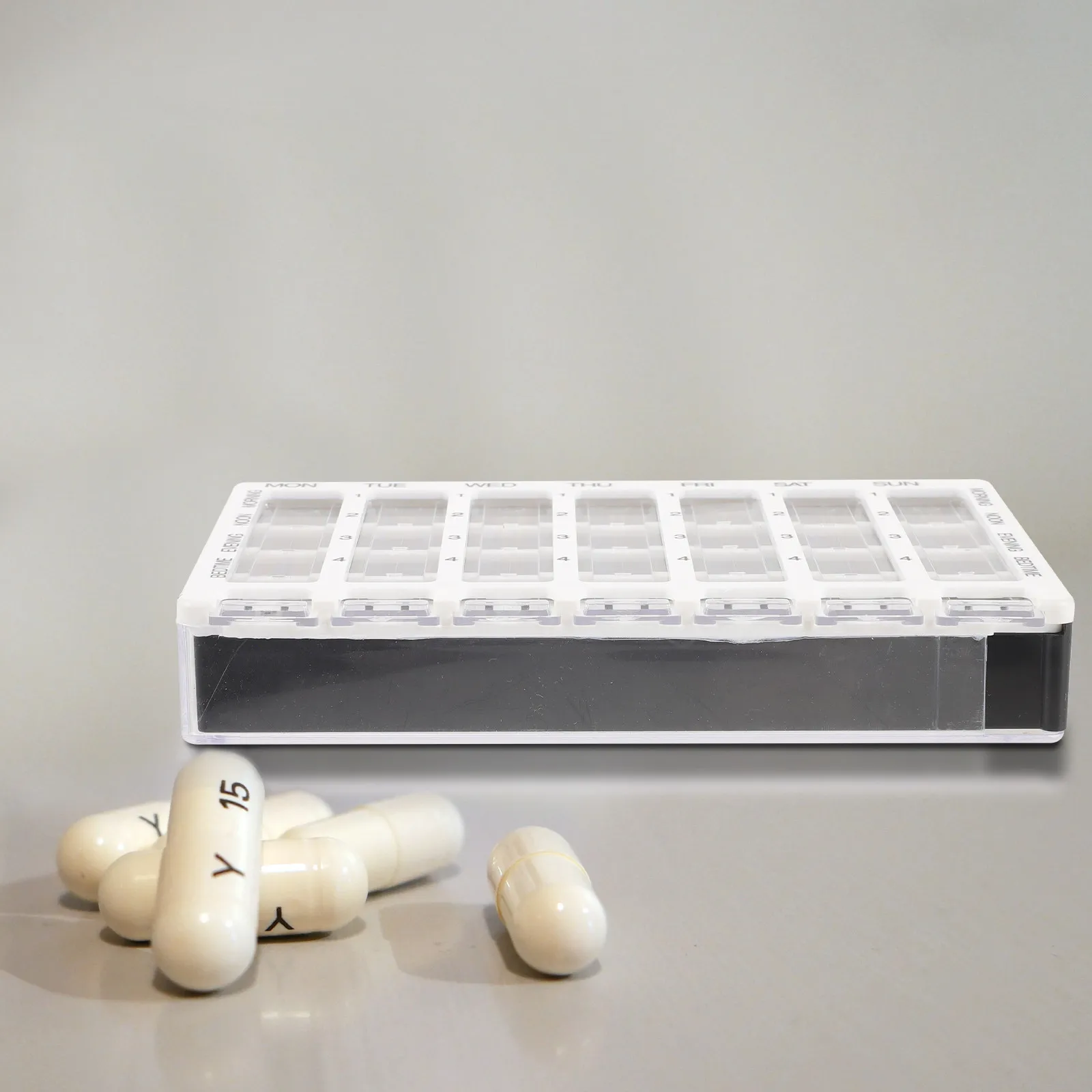 1Pcs 28-Grid Weekly Pill Organizer Compact Portable Medicine Storage Box Lightweight Travel-Friendly Dustproof Vitamin Organizer
1Pcs 28-Grid Weekly Pill Organizer Compact Portable Medicine Storage Box Lightweight Travel-Friendly Dustproof Vitamin Organizer