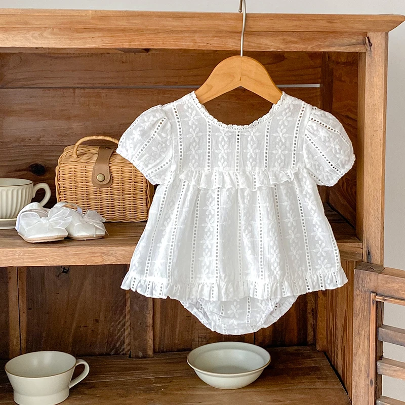 Girls Summer Fashion New Round Neck Pure Cotton Lace Embroidery Top +Solid Color Shorts 2-piece Set Cool And Breathable Clothing
Girls Summer Fashion New Round Neck Pure Cotton Lace Embroidery Top +Solid Color Shorts 2-piece Set Cool And Breathable Clothing