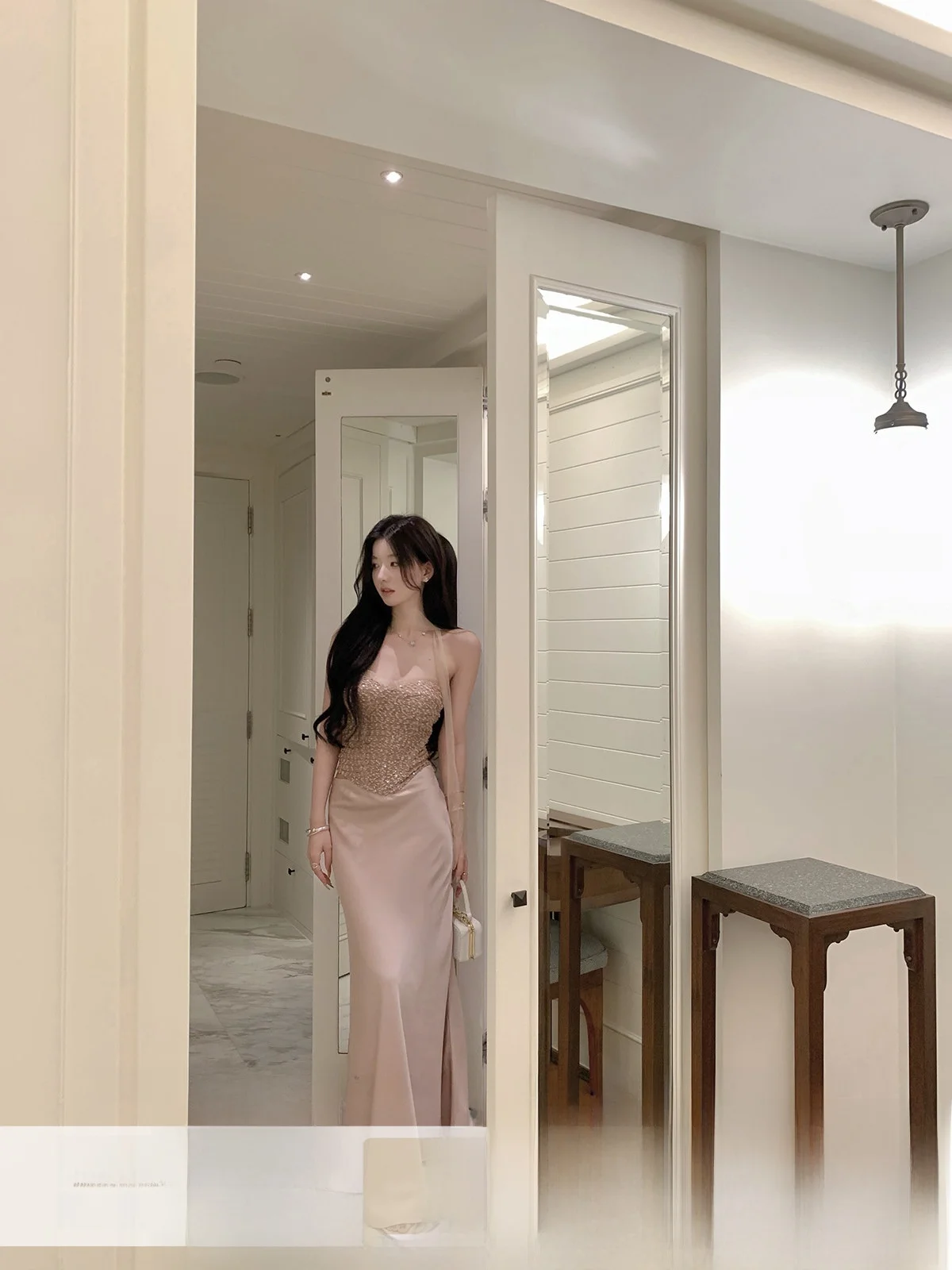 YOLI Zhang Yuli Pink Satin Halter Neck Dress Women's High Waist Slim Fit Spring Fashionable Elegant Standard Size
YOLI Zhang Yuli Pink Satin Halter Neck Dress Women's High Waist Slim Fit Spring Fashionable Elegant Standard Size