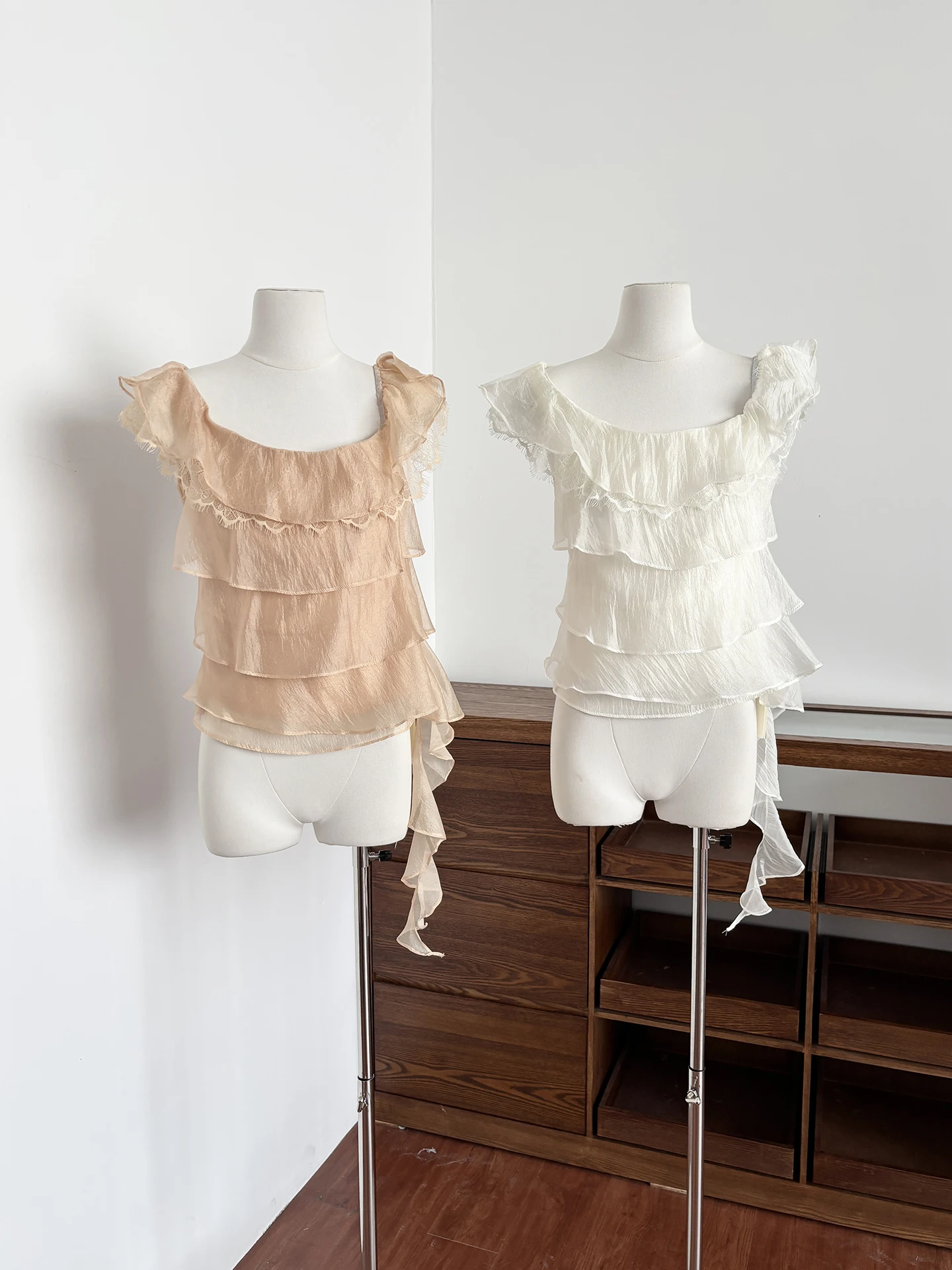 DIYI Peach Soda Korean Style Asymmetrical Shoulder Bared Three Dimensional Layered Summer Atmosphere Small Shirt Women's Blouse
DIYI Peach Soda Korean Style Asymmetrical Shoulder Bared Three Dimensional Layered Summer Atmosphere Small Shirt Women's Blouse