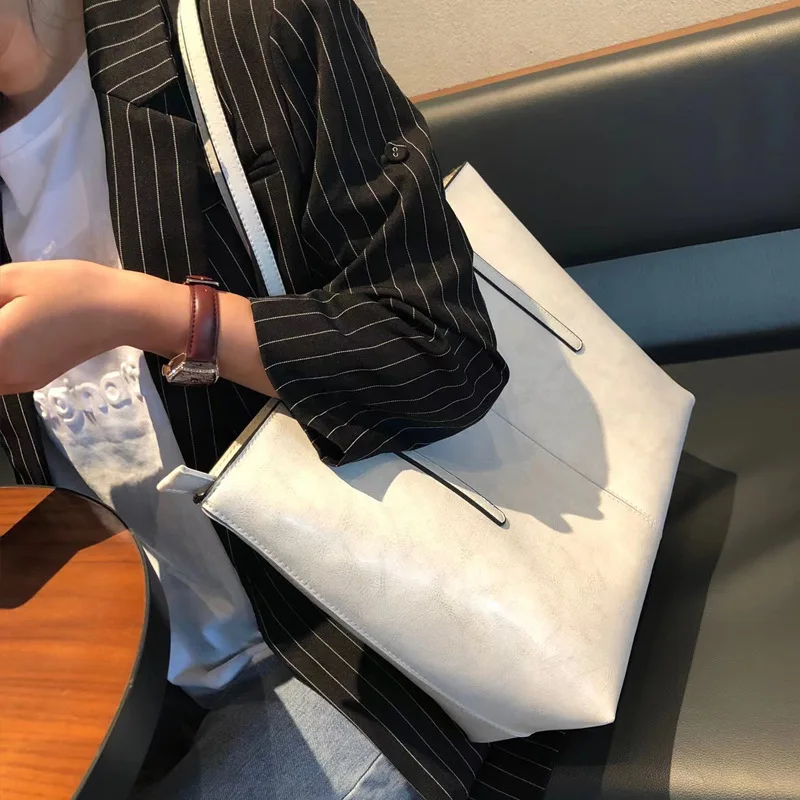 Bucket Bag Genuine Leather Women's Shoulder Bag Luxury Brand Casual Large Capacity Handbag 2023 Fashion Trend Crossbody Bag
Bucket Bag Genuine Leather Women's Shoulder Bag Luxury Brand Casual Large Capacity Handbag 2023 Fashion Trend Crossbody Bag
