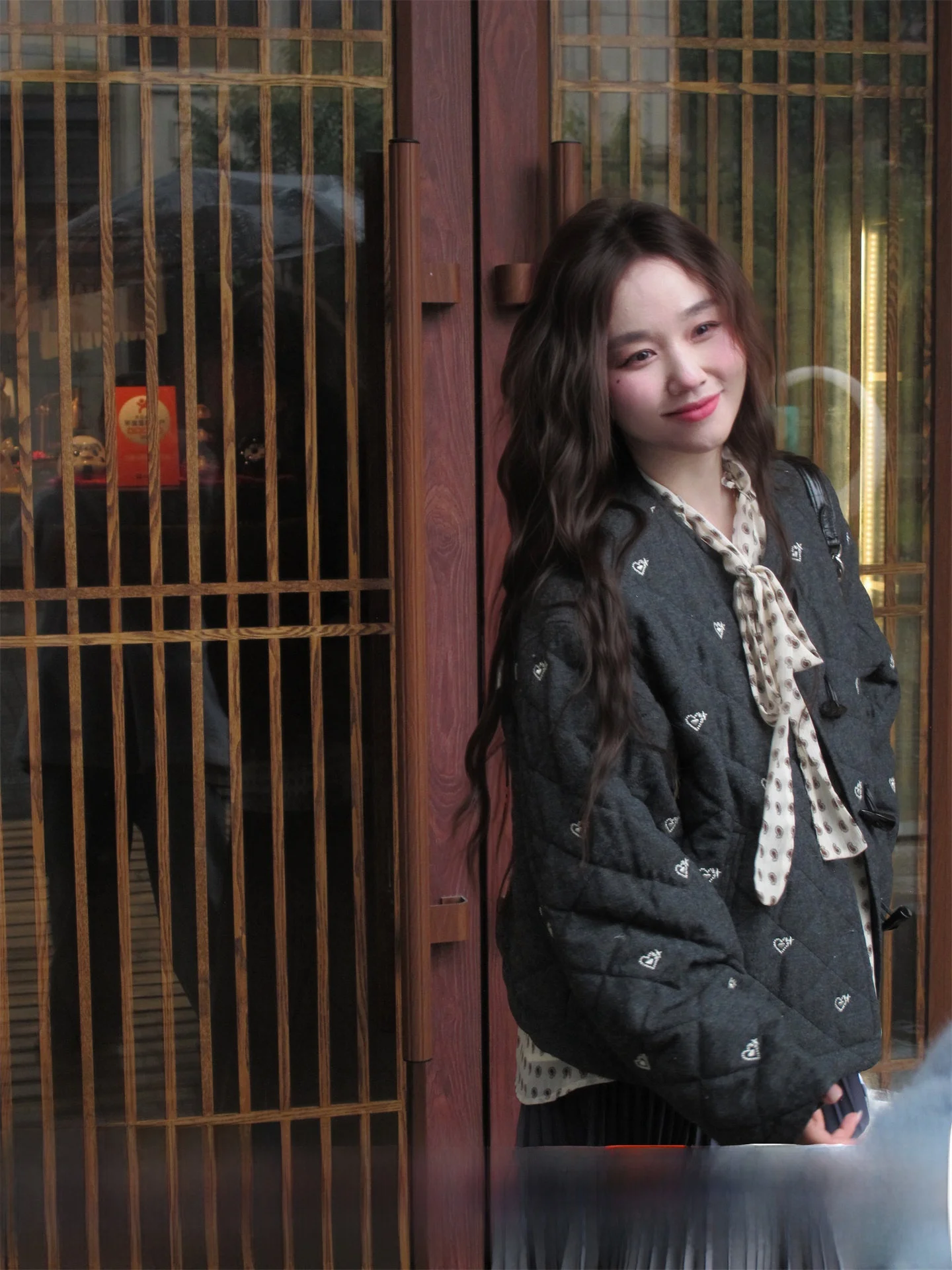 Утепленная хлопковая куртка TheWangs для женщин: уникальное модное пальто с легкой хлопковой подкладкой, свободный крой для повседневной носки
Утепленная хлопковая куртка TheWangs для женщин: уникальное модное пальто с легкой хлопковой подкладкой, свободный крой для повседневной носки