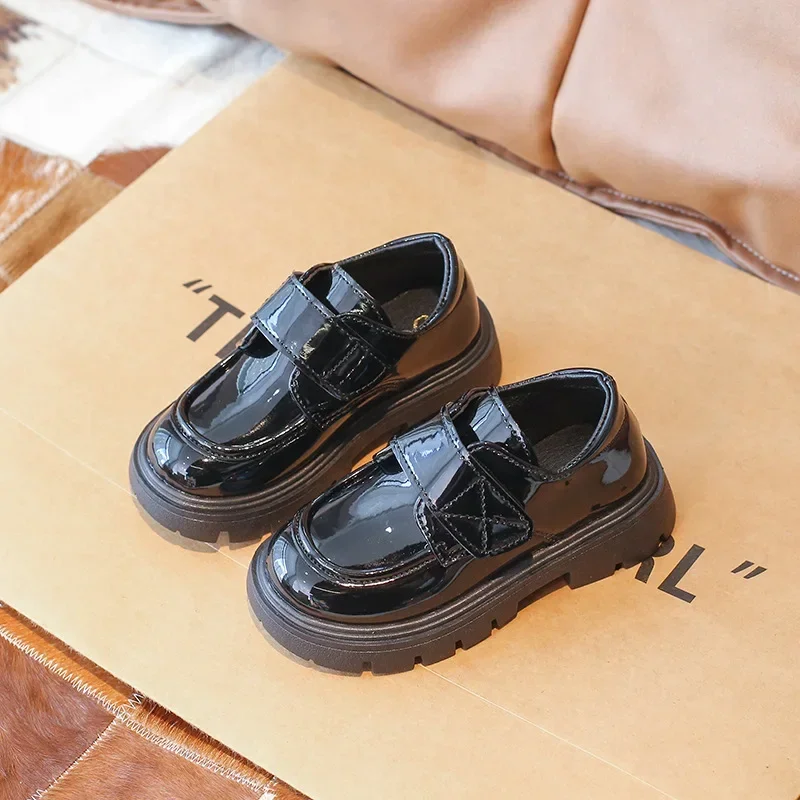 Детская кожаная обувь, школьная форма, универсальная детская обувь для девочек, черная повседневная обувь на толстой подошве для мальчиков, модная популярная обувь для выступлений