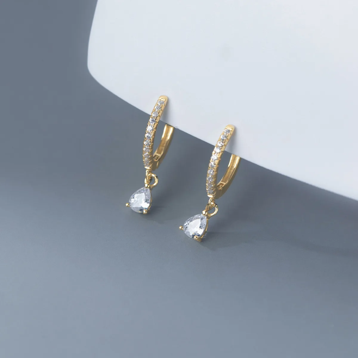 925 Silver Hoop Earrings Water Drop Simple Earrings For Women Silver 925 Hoops Fashion Women Zircon Hoop Earrings Korean Fashion
925 Silver Hoop Earrings Water Drop Simple Earrings For Women Silver 925 Hoops Fashion Women Zircon Hoop Earrings Korean Fashion