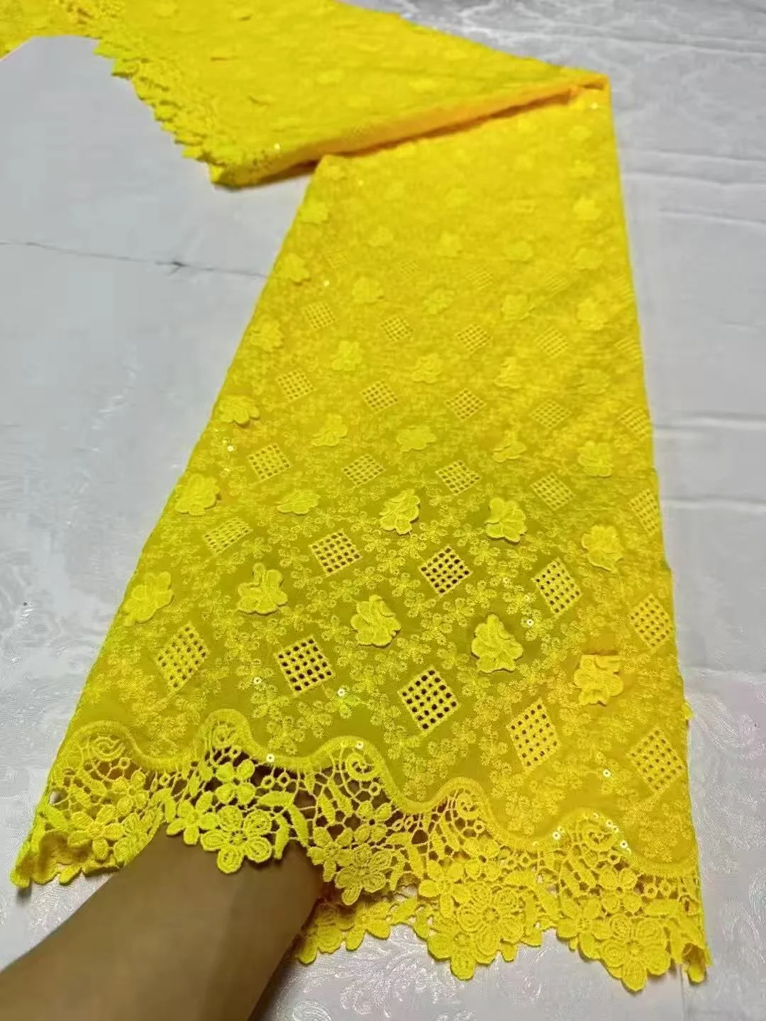 African Milk Silk Mesh Lace with Flower 2025 French Net Lace Fabric Sewing Embroidered Lace Tulle Nigerian Women Wedding Dress
African Milk Silk Mesh Lace with Flower 2025 French Net Lace Fabric Sewing Embroidered Lace Tulle Nigerian Women Wedding Dress