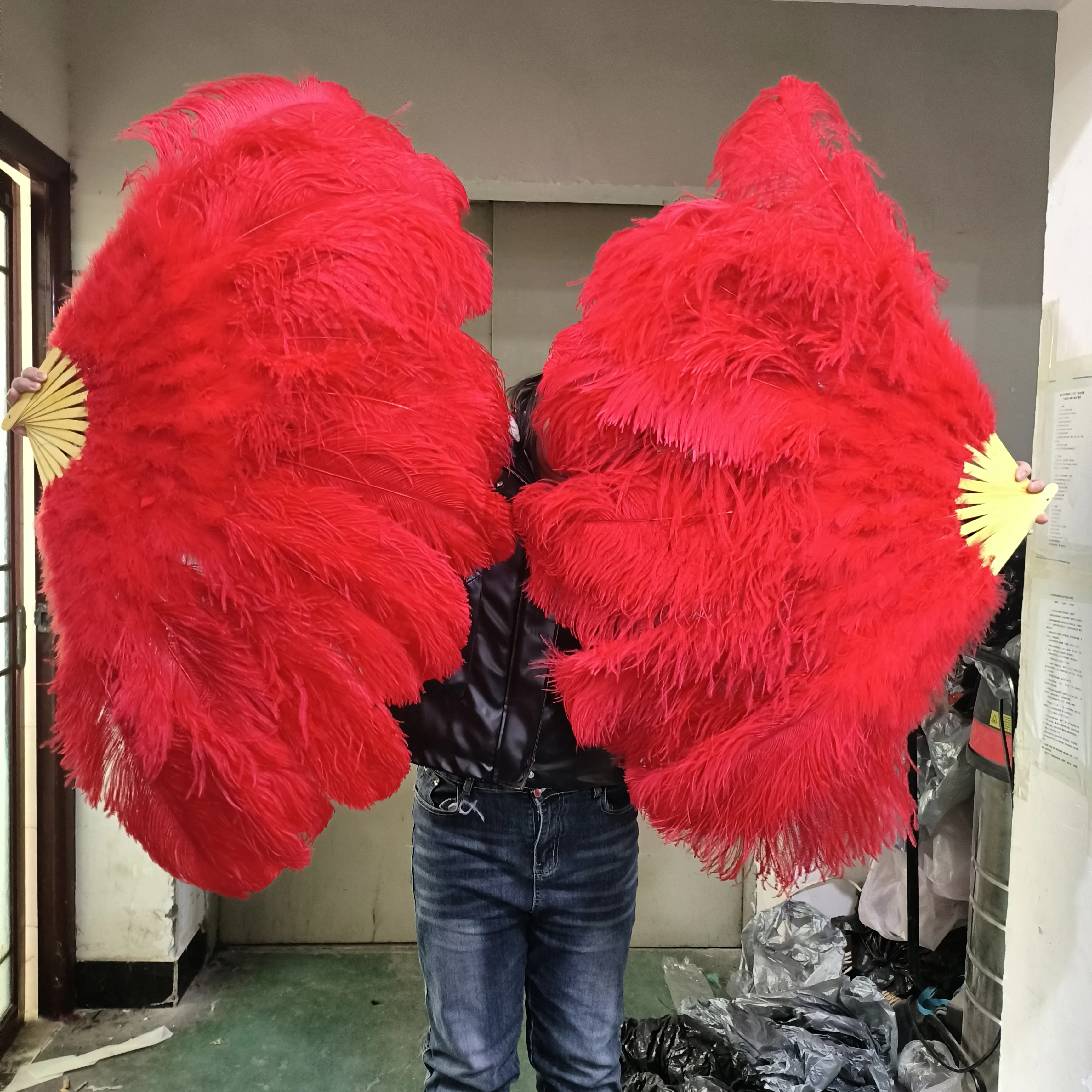 130CM 90CM White Ostrich Feathers Fan Fluffy 13 Bone Handheld for Carnival Belly Dance Stage Performance Accessories DIY Crafts
130CM 90CM White Ostrich Feathers Fan Fluffy 13 Bone Handheld for Carnival Belly Dance Stage Performance Accessories DIY Crafts