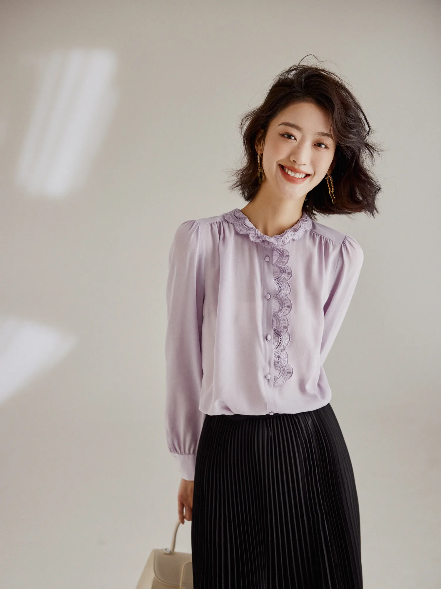 Laziness Comfortable Slimming Petal Collar Long Sleeve Silk Silk Shirt Top Spring Summer New Style Women's Business ...
Laziness Comfortable Slimming Petal Collar Long Sleeve Silk Silk Shirt Top Spring Summer New Style Women's Business ...